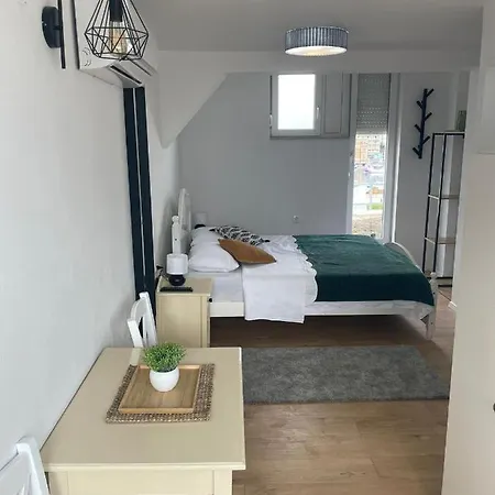 Apartment Rooftop 107 *